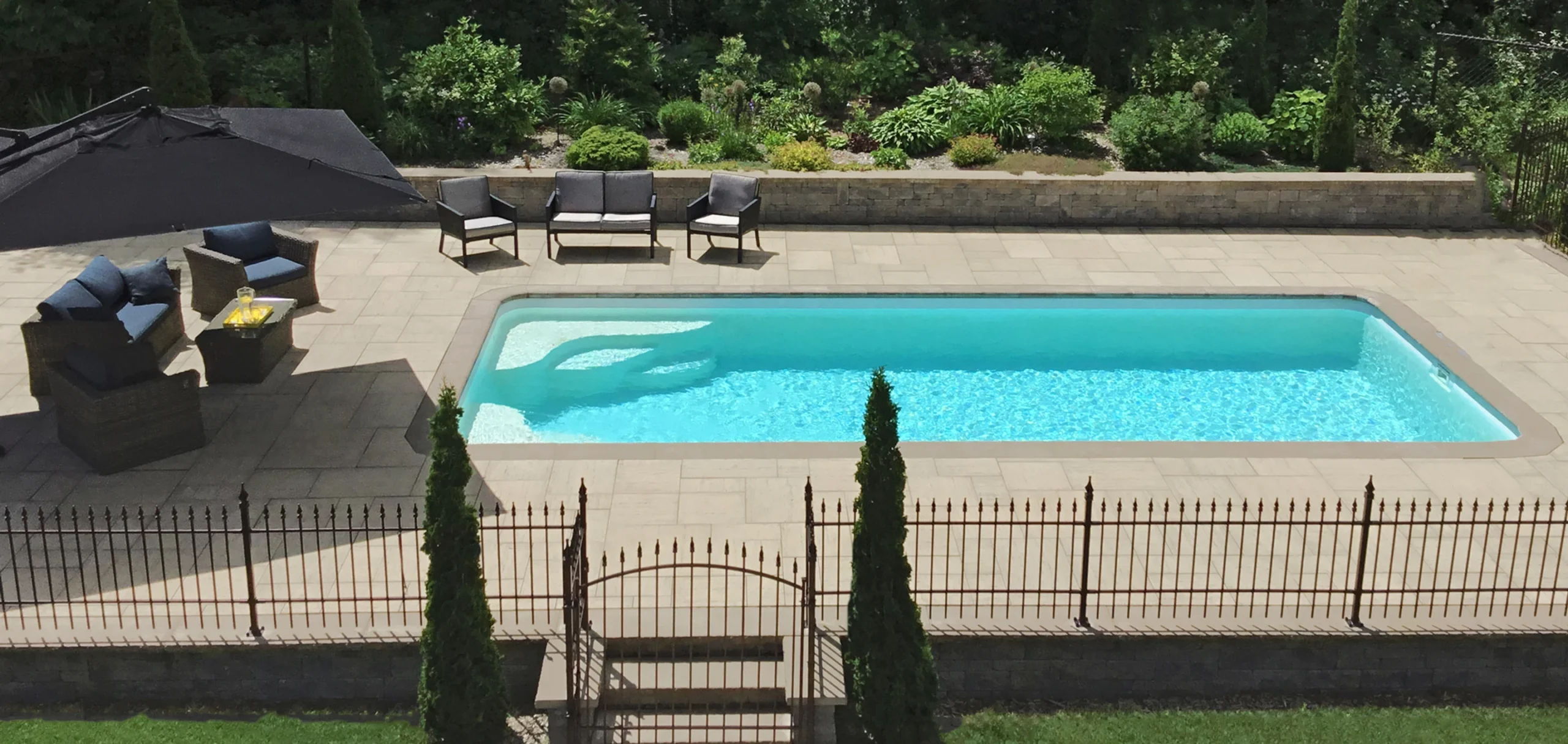 AirBnBs with pools generate more income and better reviews